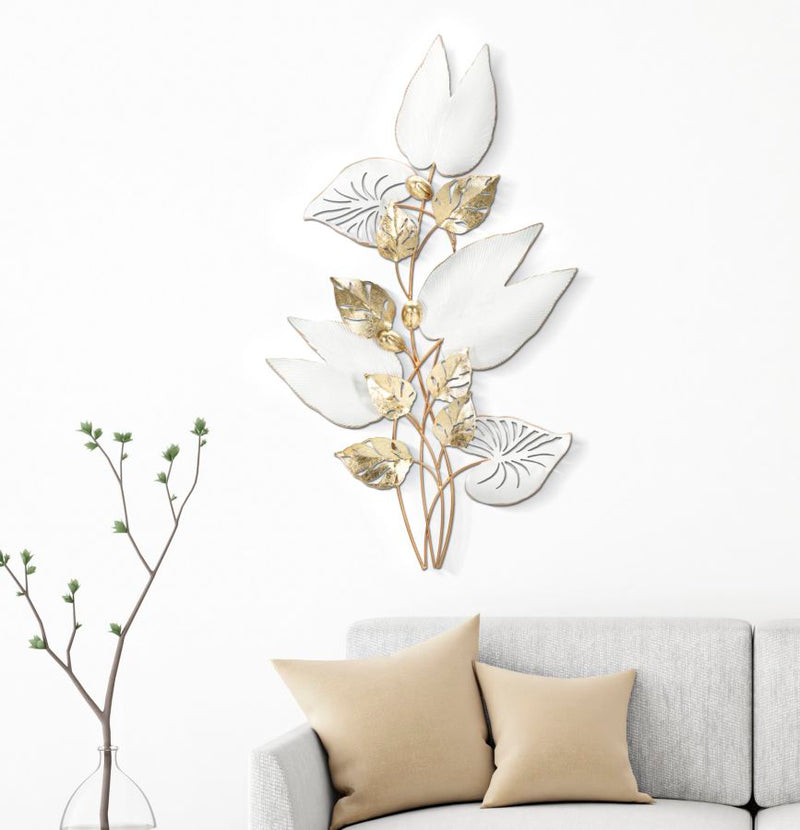 Aranyszínű és Fehér Fém Virág és Levélmintás Fali Dekoráció