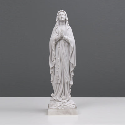 Imádkozó Szűz Mária szobor