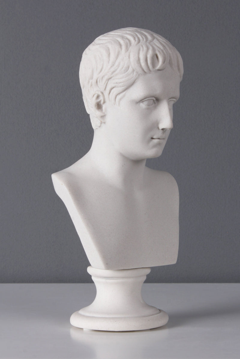 Octavianus mellszobor (kicsi)