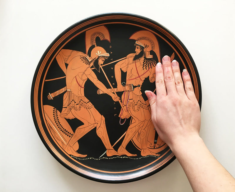 Vörösalakos görög tányér Akhileusszal és Patroklosszal
